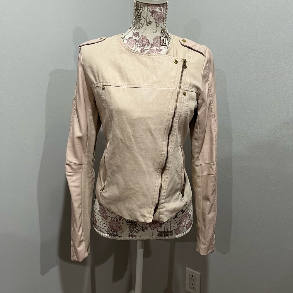 Pink Jacket - Picture 2 of 4
